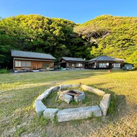 ぽつんとビーチ付きで海水浴して大きな庭で焚き火やバーベキューが楽しめる1日1組貸切宿ウミクマルア, hotel a Otsuki