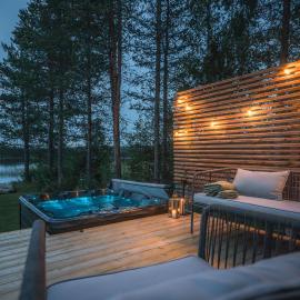 Arctic Snow Lake Mini Lodge