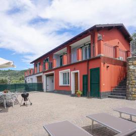 3 Bedroom Cozy Home In Imperia, hotel u gradu Imperia