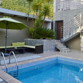 Dolphin Villa with Private Pool & Parking, hotel in Kumbor