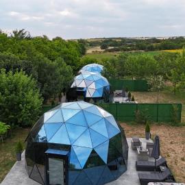Glass Domes - by The Wind Mills Hydropark, hotel a Gorna Malina