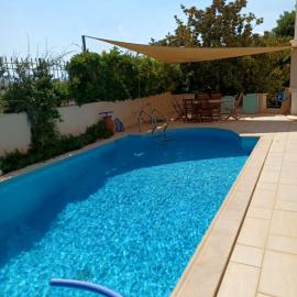Apartment with a garden, BBQ, swimming pool and jacuzzi, hotel a Drafi
