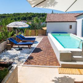 Island home Servantesa, hotel i Prvić Luka