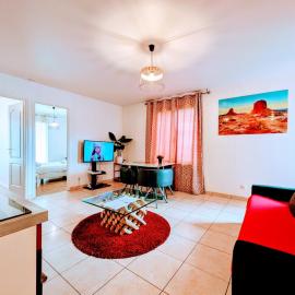 Chic apart with parking near Paris, hotel in Aubervilliers