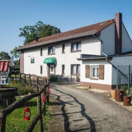 Gasthaus Stuckatz, hotel v destinácii Dollenchen