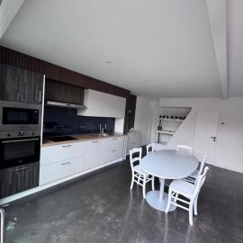 House 5 minutes walk to Tomorrowland، فندق في بوم