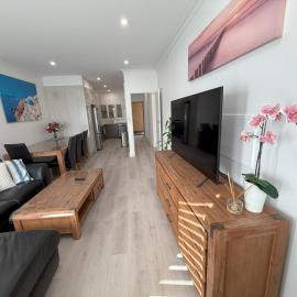 Happy BNB at Beach side semaphore park, hotel in Port Adelaide
