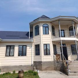 GUEST HOUSE EcoNest & HORSE RIDING TOURS TO SONG-KOL LAKE, hotel a Kyzart