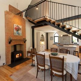 The Old School Historic Stay for 2 Adelaide Hills, viešbutis mieste Balhannah