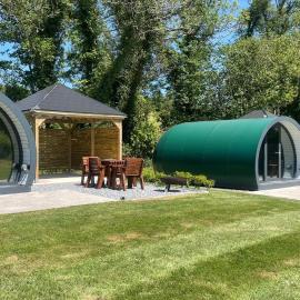 Kinelarty Luxury Glamping Pods Downpatrick, hotel in Downpatrick