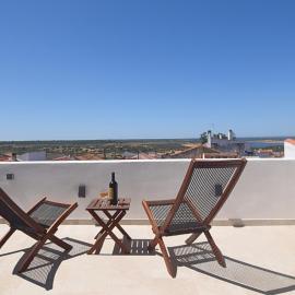 Vista do Alentejo Rooftop at House near the lake, hotel u gradu Torao
