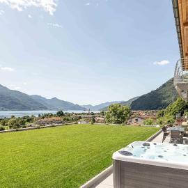 Penthouse Afrodite Lake Como - Luxury Italian Design by "The House Of Travelers", hotel v destinaci Gravedona