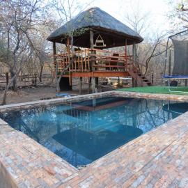 Unique Kruger Hide & Spa, hotel di Marloth Park