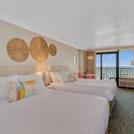 Pink Surf by StayMareni - Oceanfront 2 Queens Suite