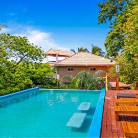 Home in Roatan, hotell i French Harbor