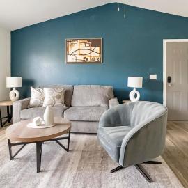 Landing Spectacular 1BD Game Room Courtyard, hotel in Murfreesboro