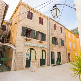 Apartments Villa Sol, hotel en Ston