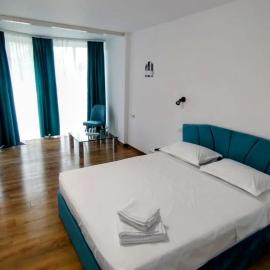 Royal, Hotel in Crisan
