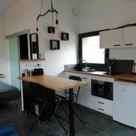 Micro Maison indépendante, hotel a Commelle-Vernay