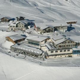 Berghotel Hahnenmoos, hotel en Adelboden