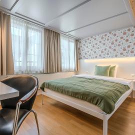 Gasthaus zur Sonne - Hotel - Restaurant - Boutique، فندق في غوساو