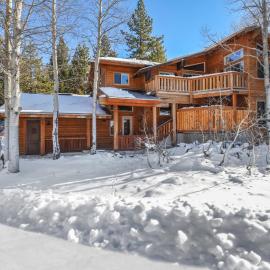 Alpine Chalet Nature Lovers Rejoice Chic 4 BDR، فندق في Alpine Meadows