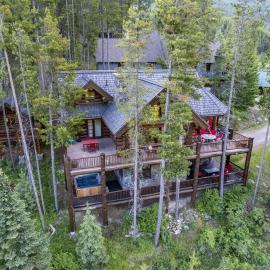 Luxury Log Chalet Ski In & Out Pool and Private HotTub, hotel en Panorama