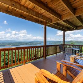 Hoot Owl with a private hot tub, hotel di Bryant