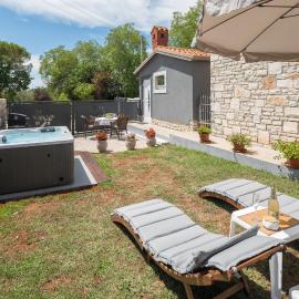 Cozy Home In Umag With Wifi