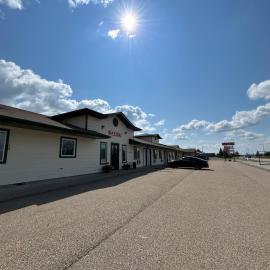 The King's Motel, hotel Sundre-ban
