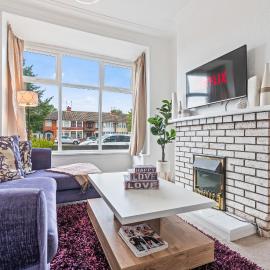 Cosy 3-bedroom house, garden, fast wi-fi, 6 mins walk to Hull fair, 4 mins drive to MKM stadium perfect for Contractors, Families, HRI hospital locum staff and corporate guests