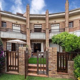 Holiday Home in Loredo near Surf Beach, hotel en Loredo