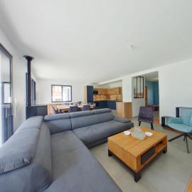Villa Romane spacieuse pour 12, proche des pistes aux Rousses - FR-1-834-5, hotel in Les Rousses