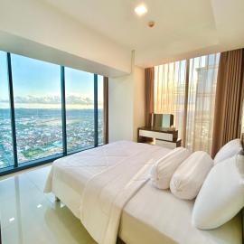53rd Floor, 2 BR, Netflix, Apt with view by SKY, hotel Batam Centerben