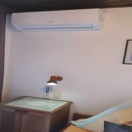 Guest House Villa Daniel - Two Bedroom Apartment with Balcony, hotelli kohteessa Omiš
