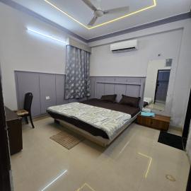 Viesnīca Satyabhama Homestay-Sapphire- two bhk Luxury appartment pilsētā Indaura
