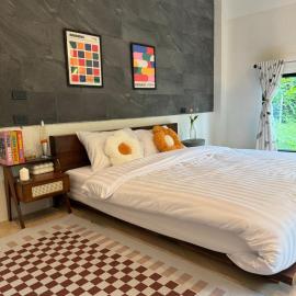 Cozy Romantic in Wildwood Cabin, hotel in Ban Pok Nai