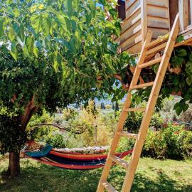 Studio with cute garden space, хотел в Нидри