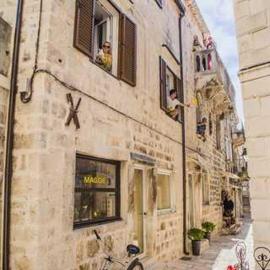 White Rabbit Hostel, hotel em Hvar