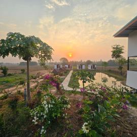 The Garden Resort รีสอร์ท สวนคุณตา، فندق في Nong Rua