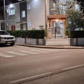 Room Misir in Downtown - Private Entrance and Private Bathroom, hotel Kninben