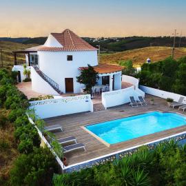 Algarve Windmill, Villa and Pool 2000m to the Beach