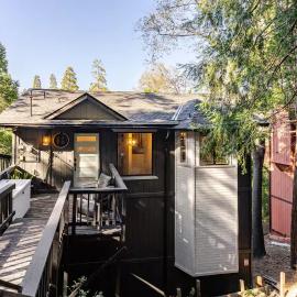 Sleeps 10 Cozy Modern Cabin 4 bedroom 3 bath 2400 sq ft 3 story Updated Quiet cabin, hotel v destinácii Crestline