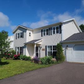 Yuan's Cozy 4BR House in Charlottetown, hotel in Cornwall