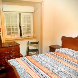 Algés room, hotel i Algés