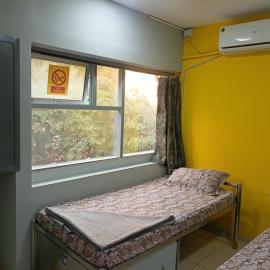 Shiv Sai Dormitory, hotel in Vadodara