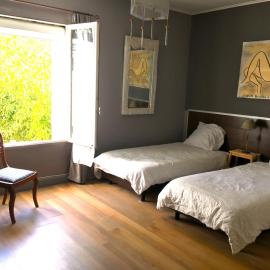Grand T3 5p, fibre, parking , calme & proche Lyon, hotel in Corbas