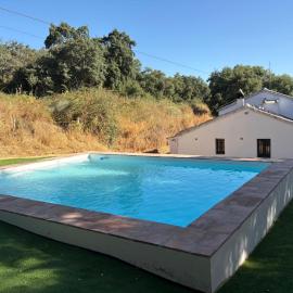 Cortijo Rural El Contador, con Piscina, отель в городе Константина