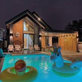 Lunar pool villa sattahip, hotel in Ban Tao Than