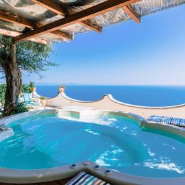 Smeraldo Holiday House, готель у місті Конка-дей-Марині